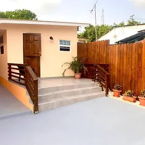 cozy-1-bedroom-apartment-close-to-city-center.comcaribbean.com/
